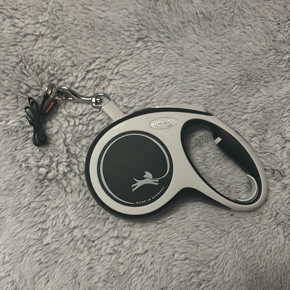 NWOT Flexi New Comfort Retractable Dog Leash in Grey, 16' ft., Medium - Picture 3 of 6